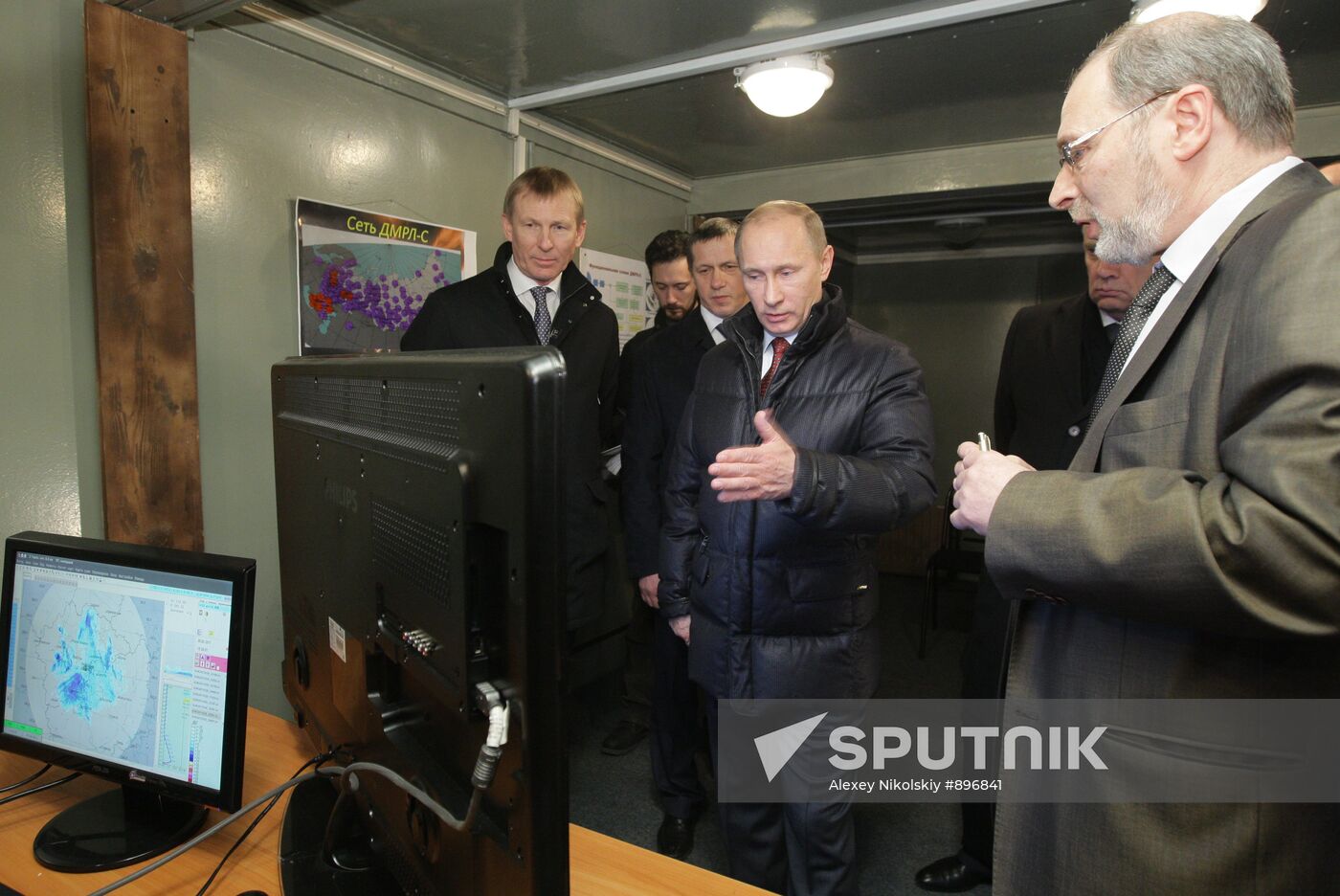 Vladimir Putin gets acquainted with weather radar in Valdai