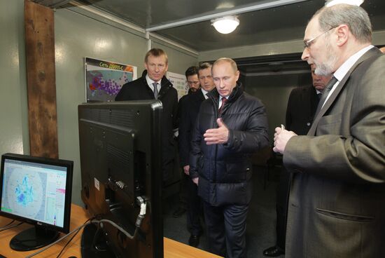 Vladimir Putin gets acquainted with weather radar in Valdai