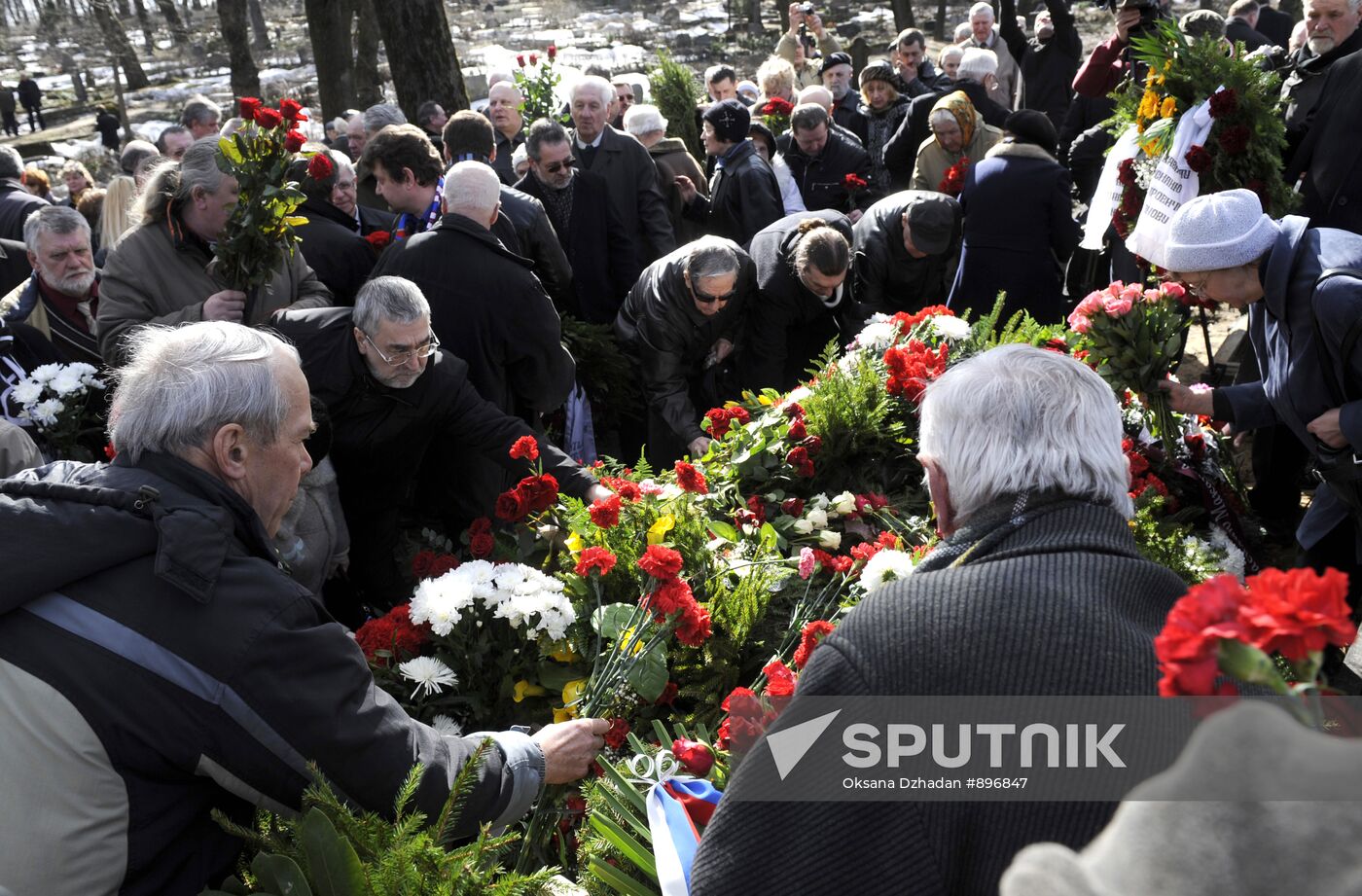 Funeral of former Soviet partisan Vasily Kononov held in Riga