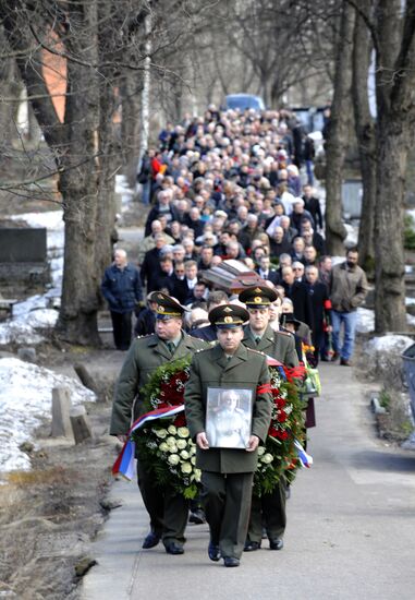 Funeral of former Soviet partisan Vasily Kononov held in Riga