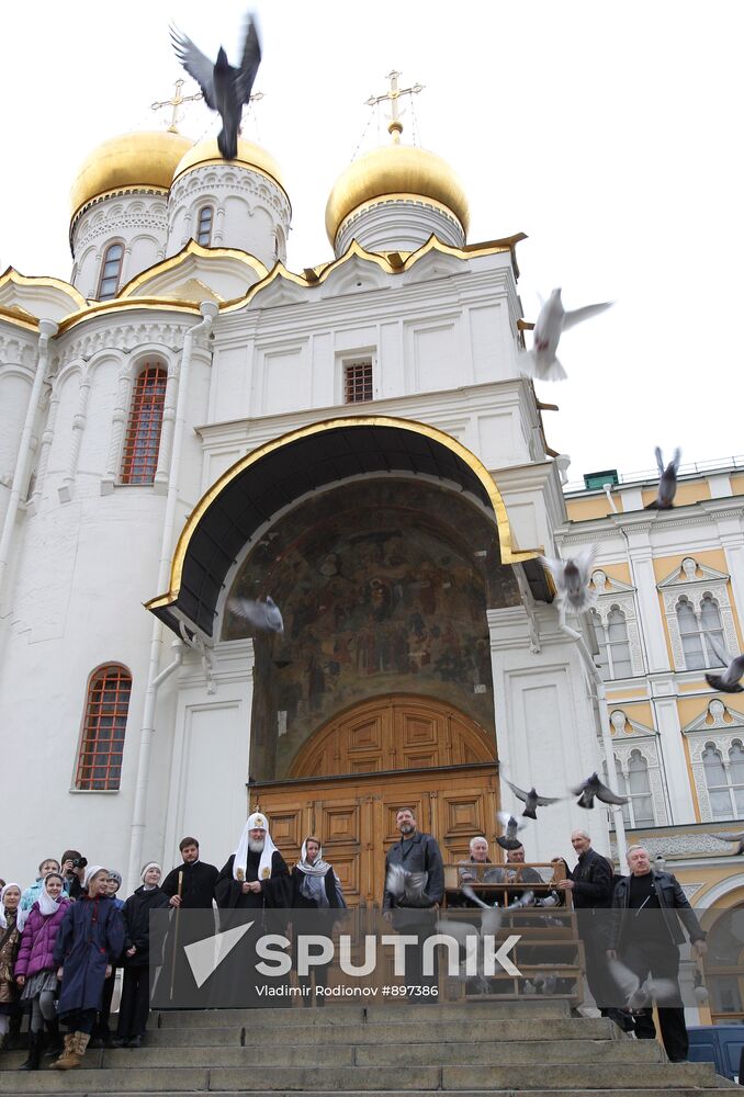 Patriarch Kirill and Svetlana Medvedev release doves