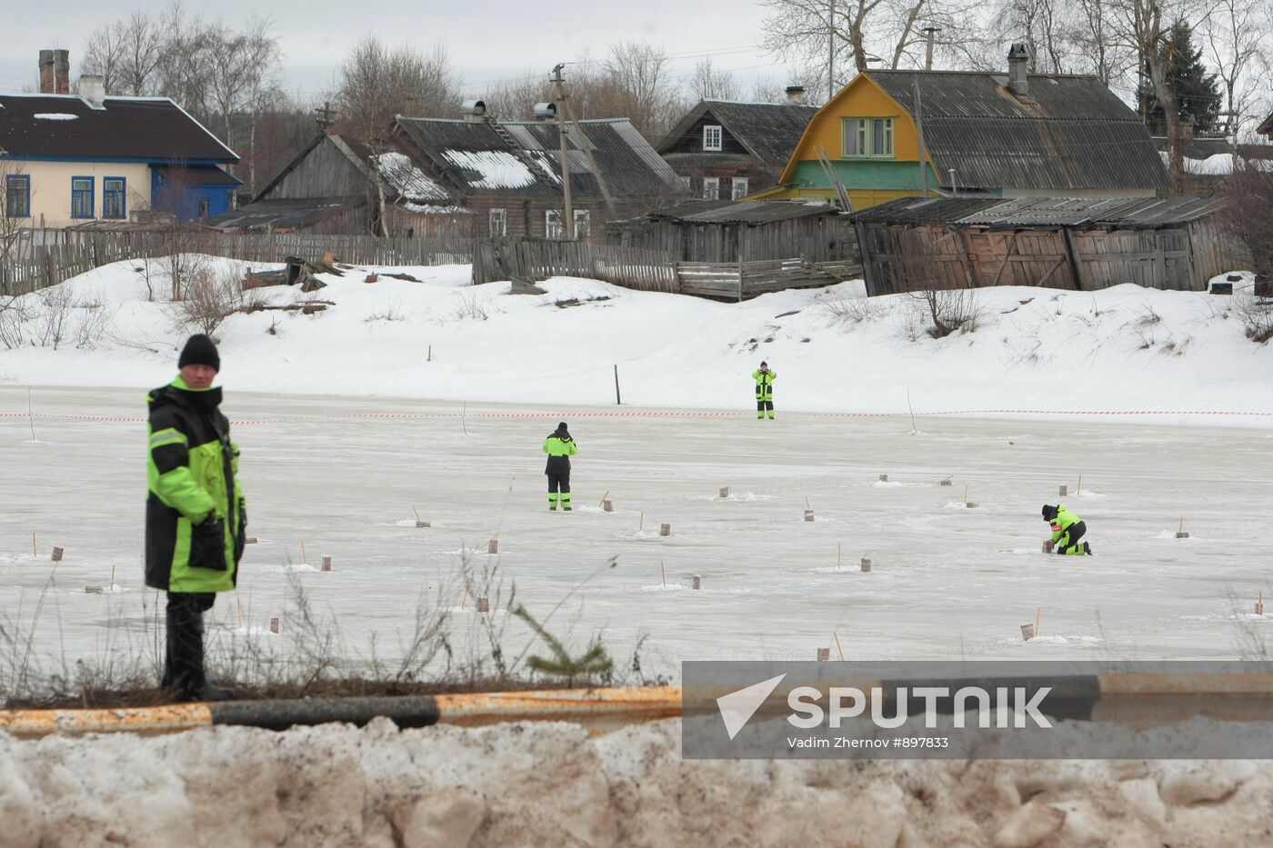 Ice undermined on Oyat River near Domozhirovo village