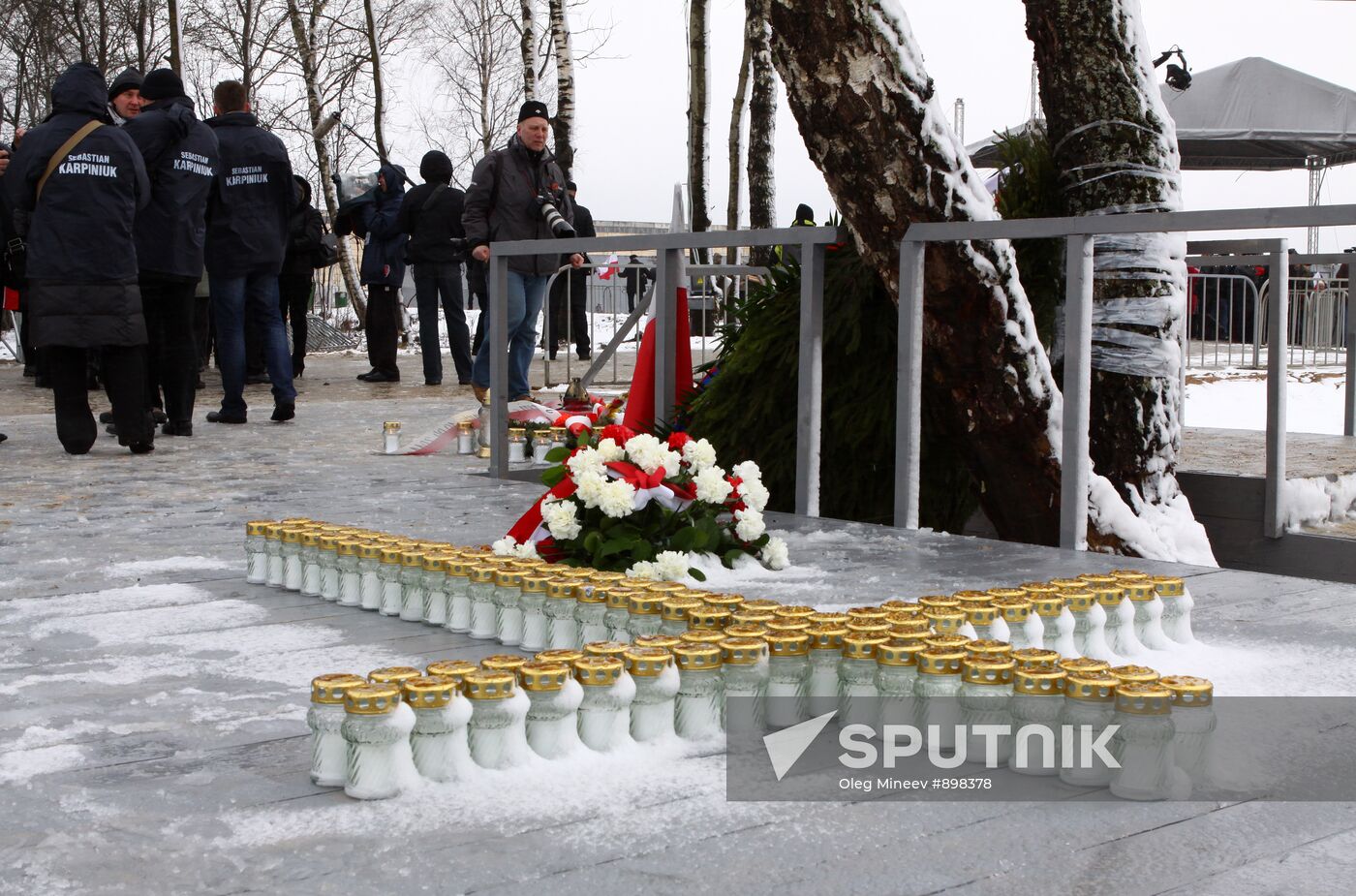 Memorial events mark one year of Kaczynski plane crash