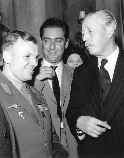 Yury Gagarin visits United Kingdom