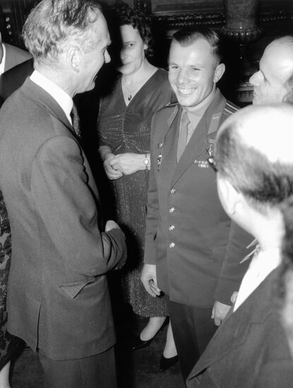 Yury Gagarin visits United Kingdom
