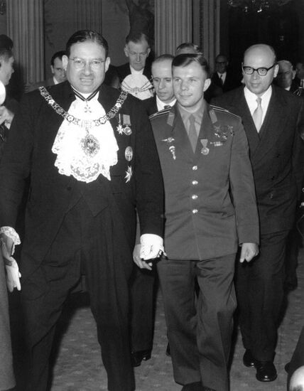Yury Gagarin visits United Kingdom