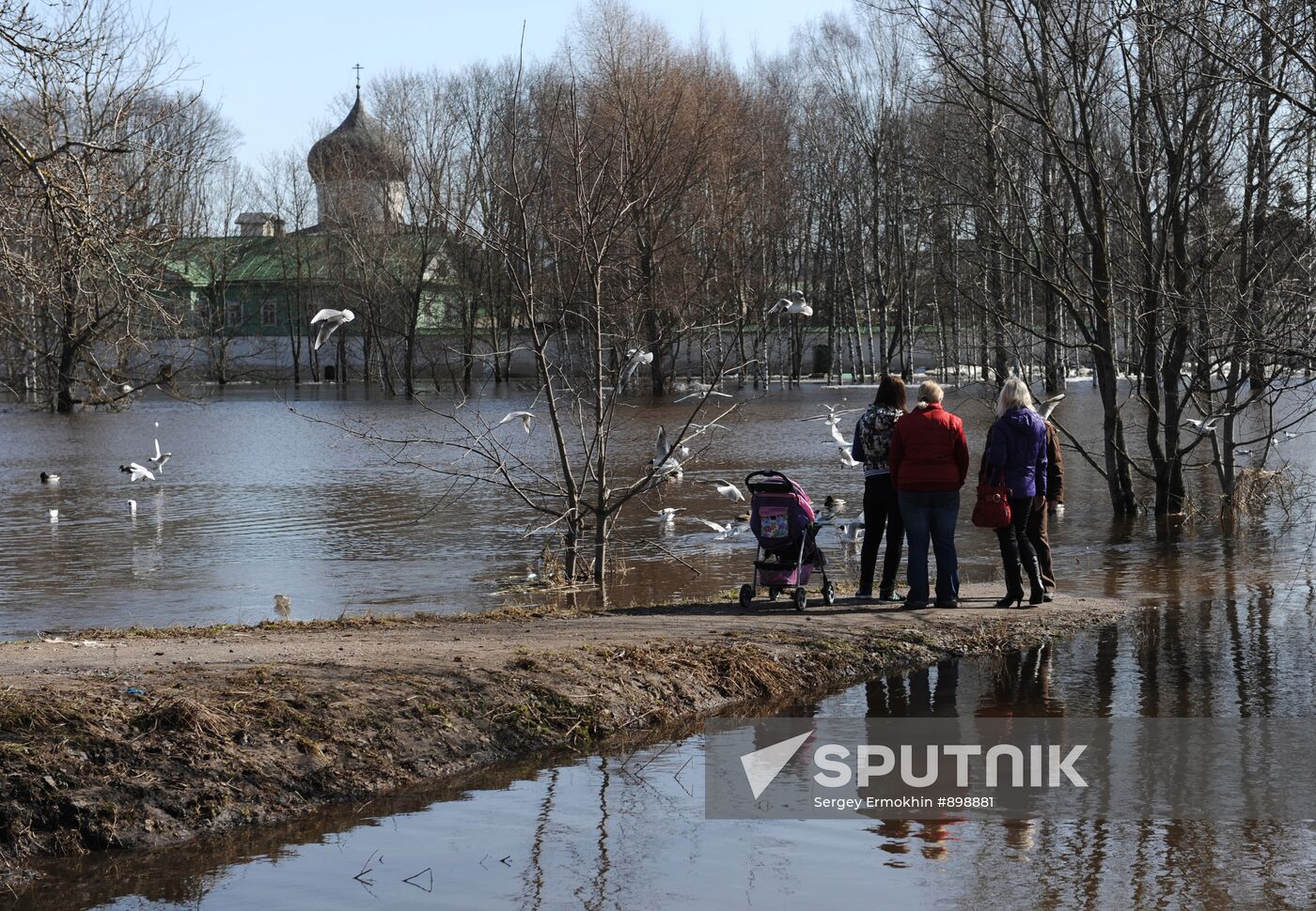 Spring flooding in Pskov