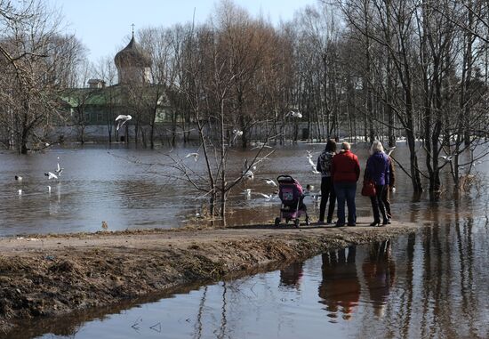 Spring flooding in Pskov