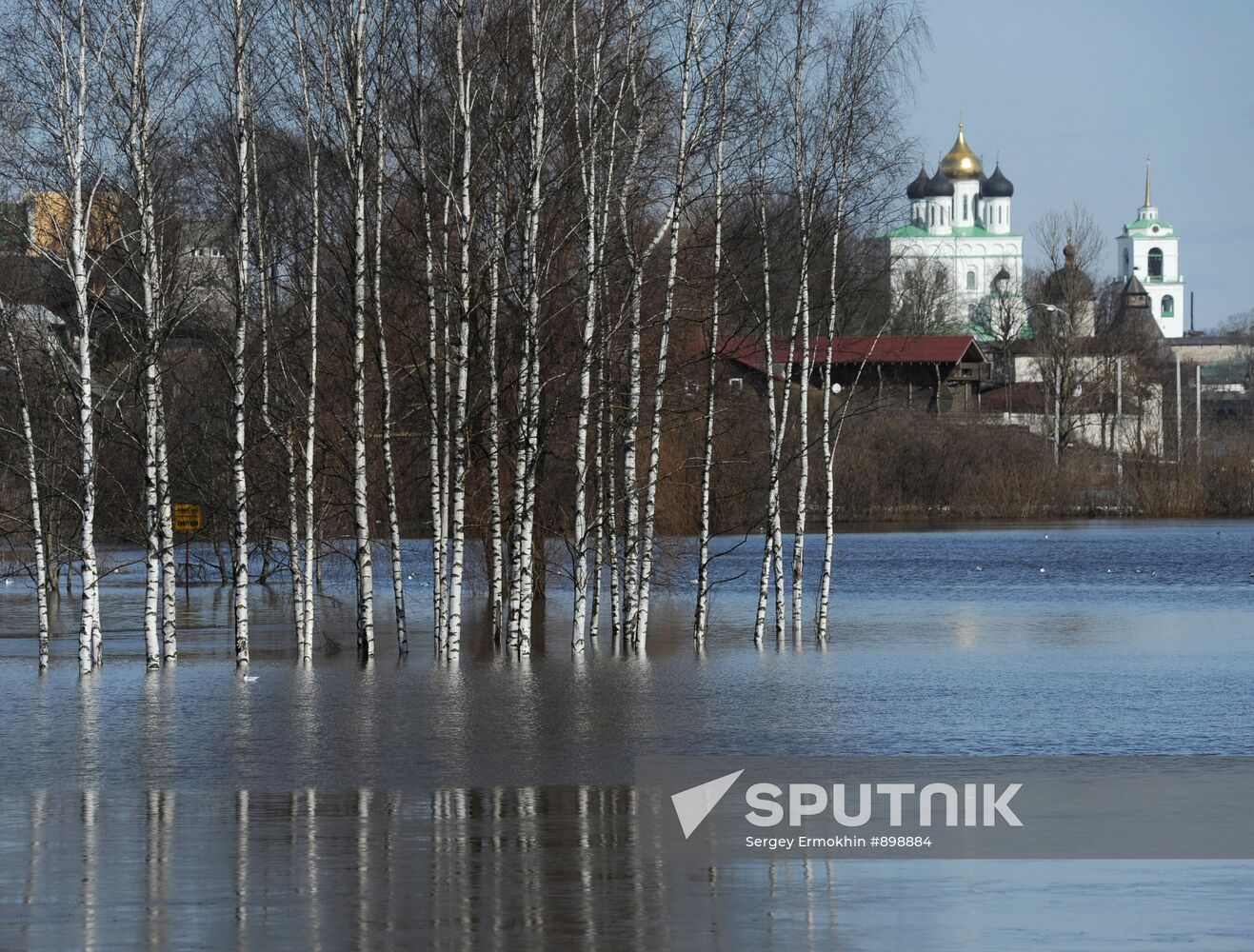 Spring flooding in Pskov