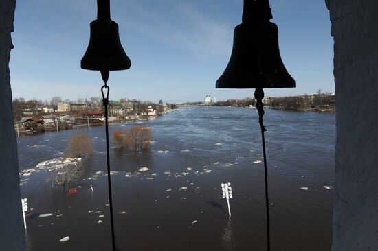 Spring flooding in Pskov