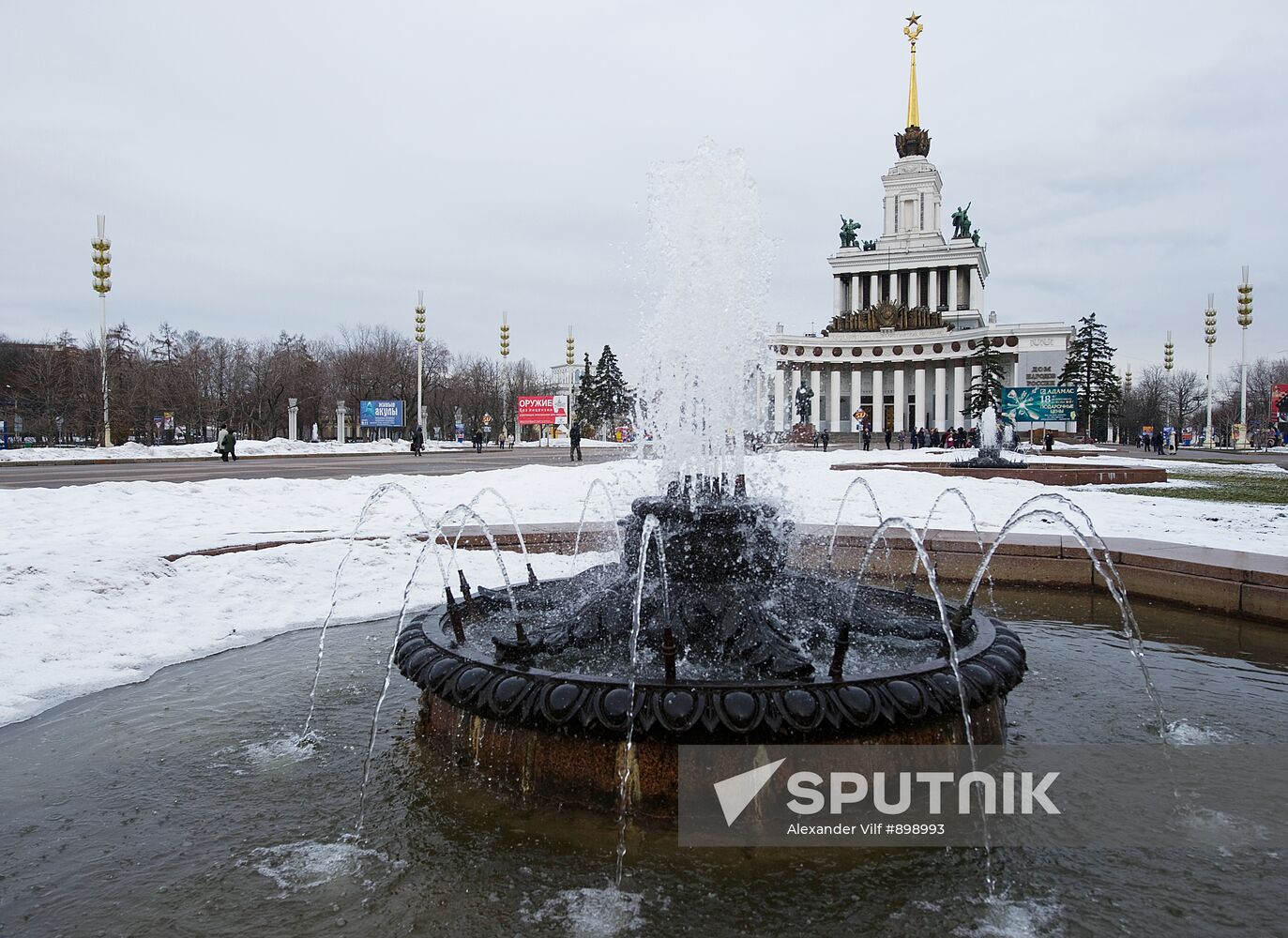 Fountains open at Central Alley of All-Russian Exhibition Center