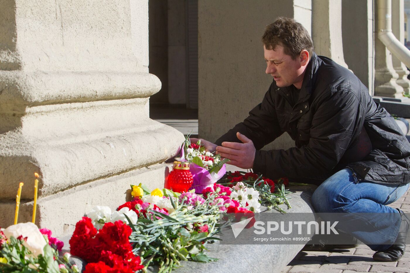 People lay flowers in memory of Minsk Metro blast victims