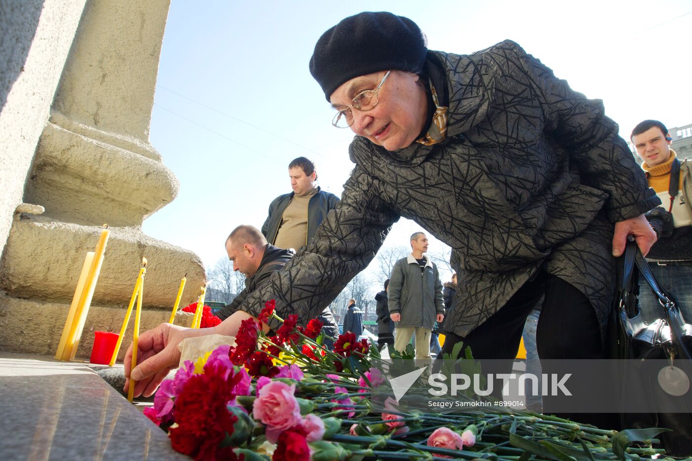 People lay flowers in memory of Minsk Metro blast victims