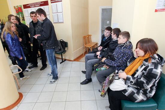 Volunteers donate blood for Minsk Metro blast victims