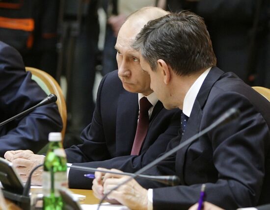 Vladimir Putin visits Kiev