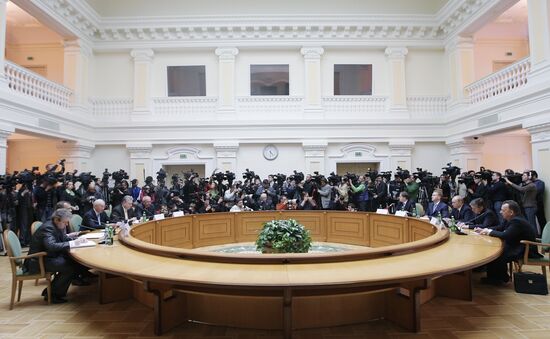 Vladimir Putin visits Kiev