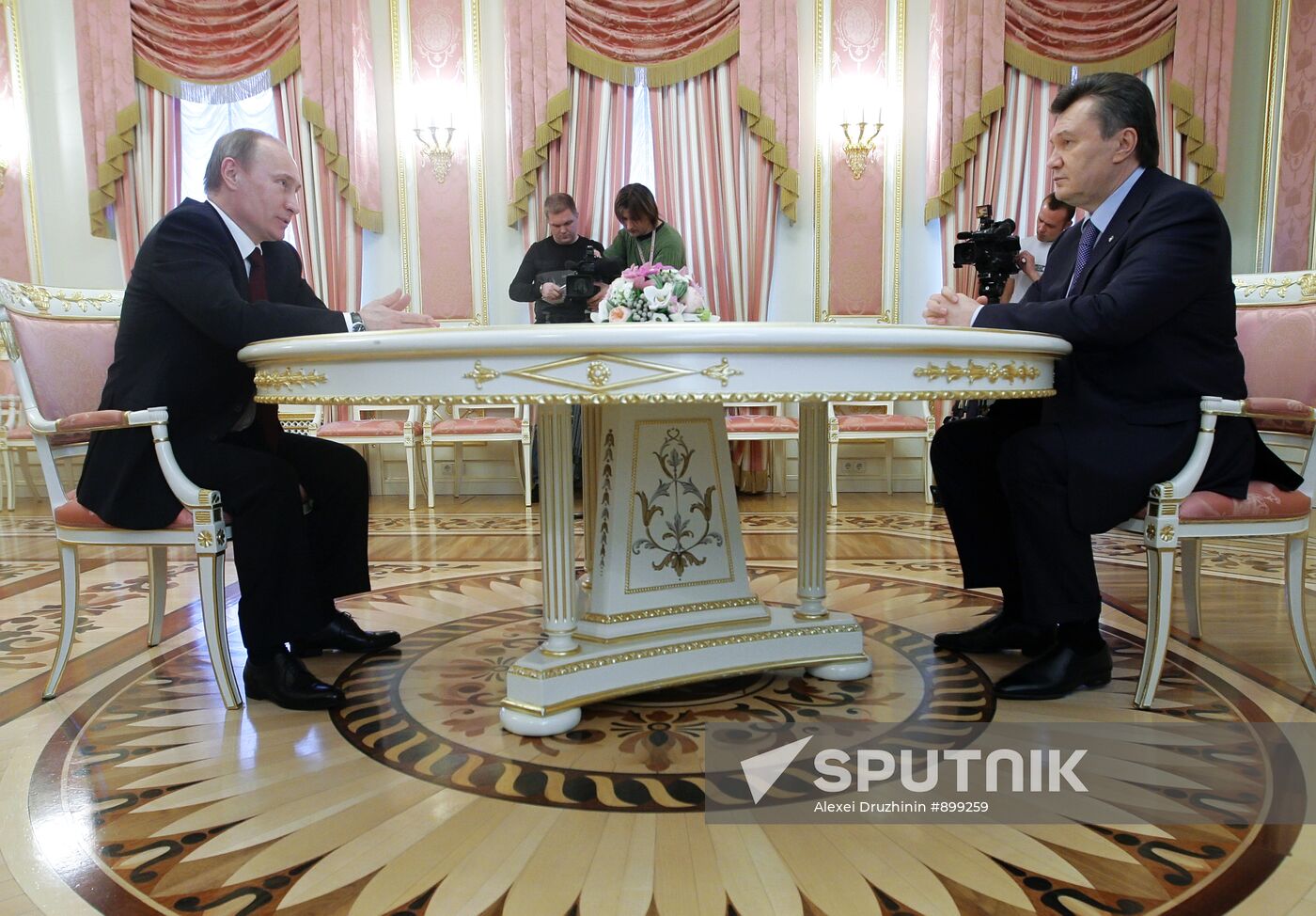 Vladimir Putin visits Kiev