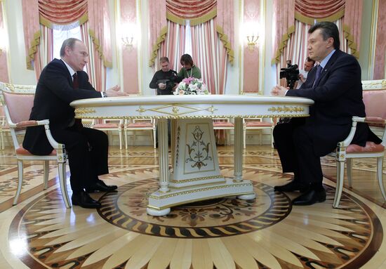 Vladimir Putin visits Kiev
