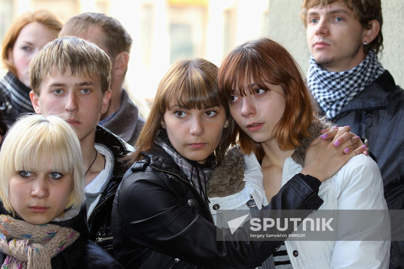 Laying flowers in memory of the victims in Minsk
