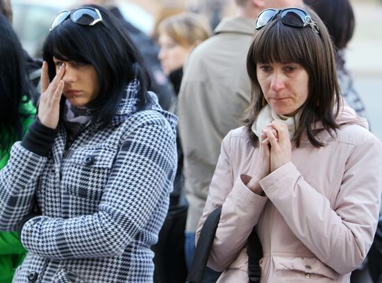 Flowers laid in tribute to Minsk blast victims