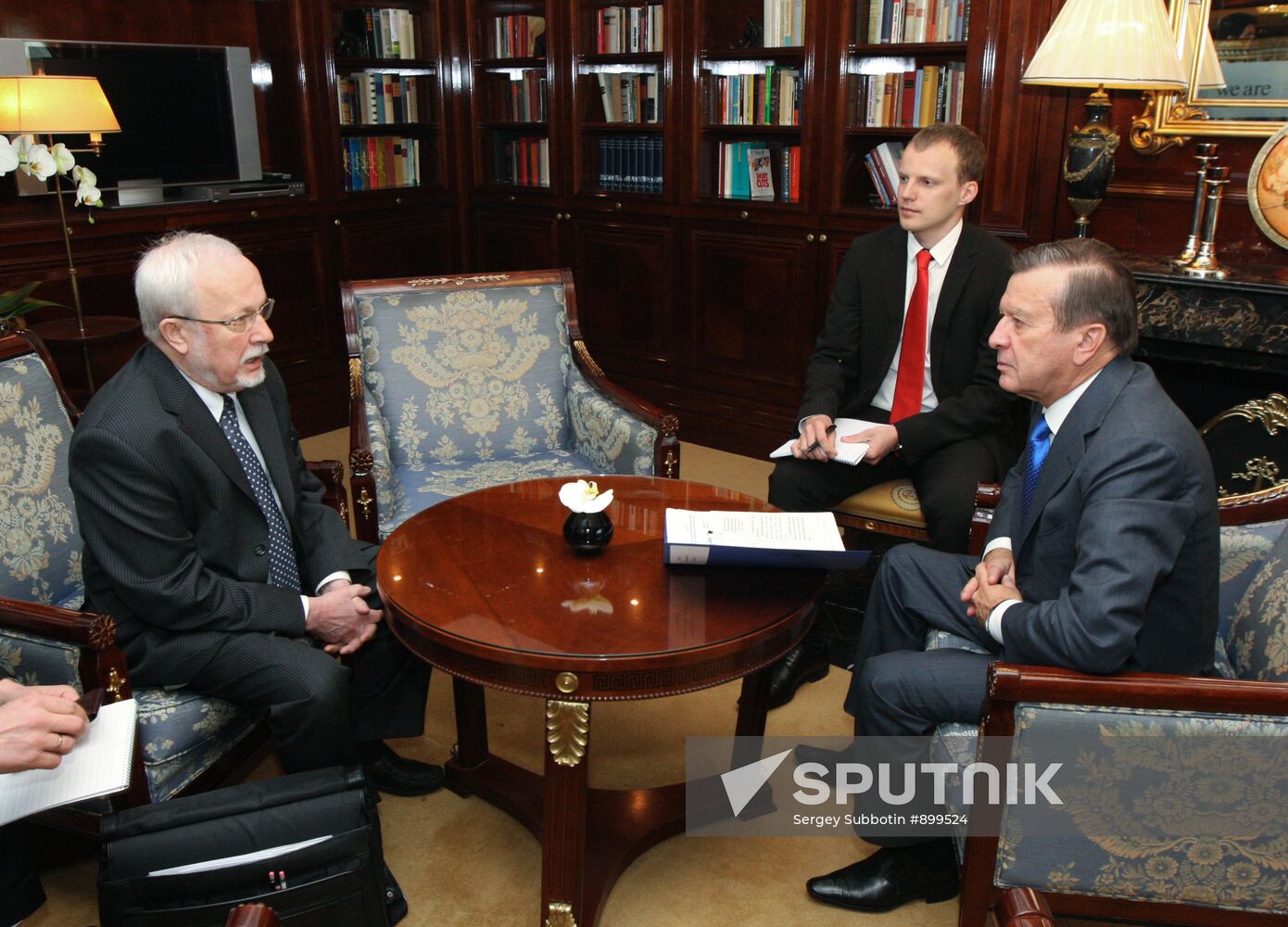 Viktor Zubkov and Lothar de Maiziere