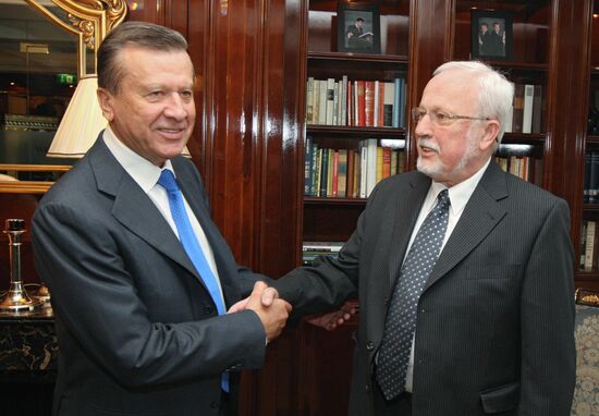 Viktor Zubkov and Lothar de Maiziere