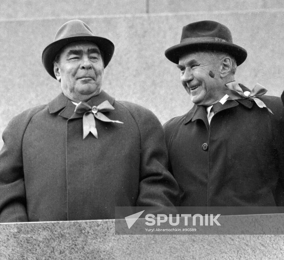 BREZHNEV KOSYGIN MAUSOLEUM MAYDAY DEMONSTRATION 