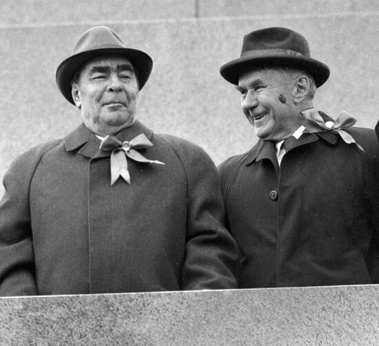 BREZHNEV KOSYGIN MAUSOLEUM MAYDAY DEMONSTRATION 