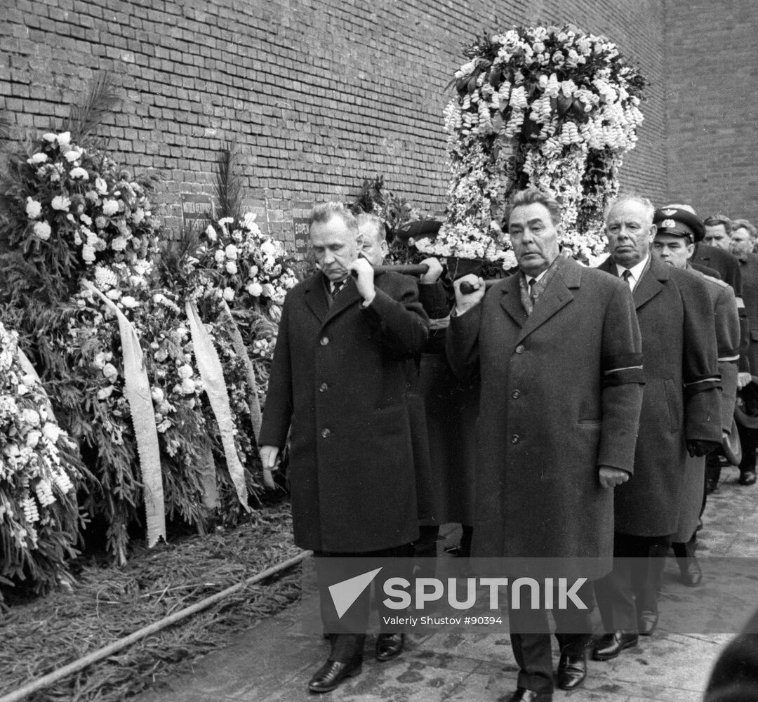 BREZHNEV KOSYGIN FUNERAL GAGARIN SEREGIN
