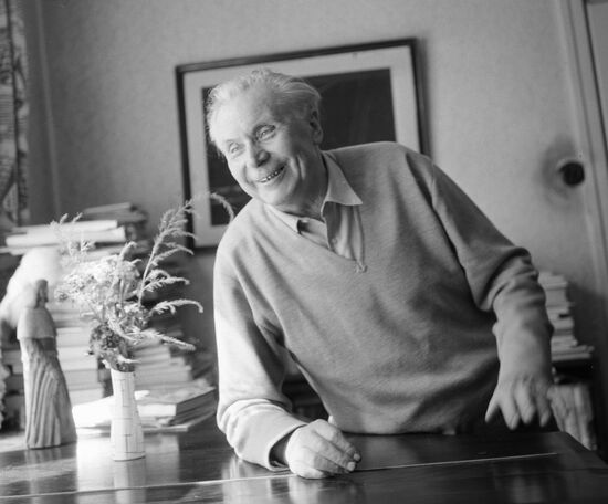 WRITER GRUSAS