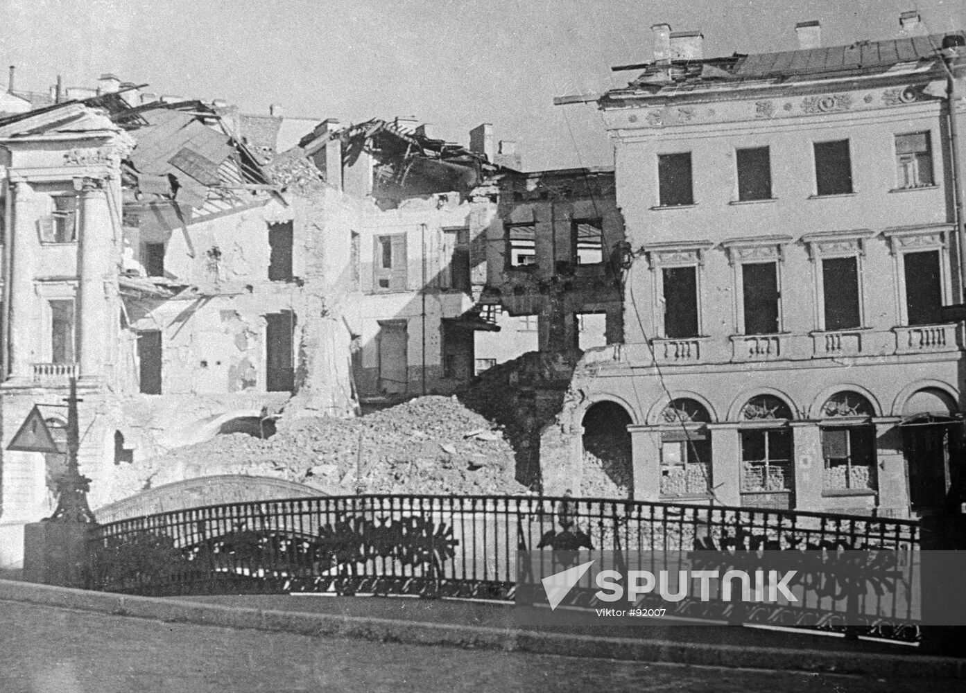 block ruins Leningrad Great Patriotic War