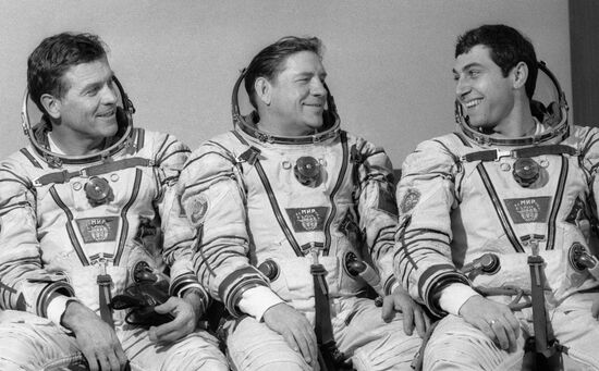 Serebrov Lyakhov Stoyanov Soyuz TM-5