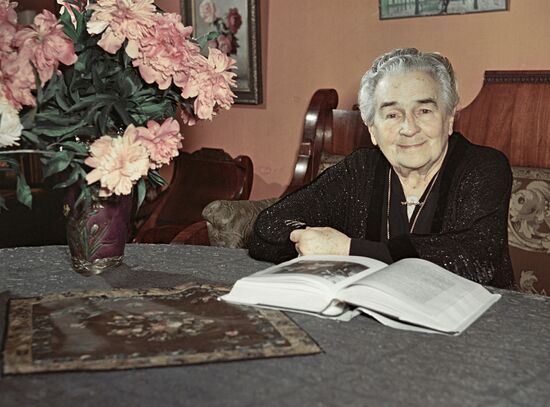 THEATER ACTRESS KNIPPER CHEKHOVA 