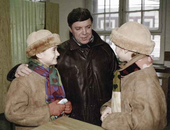 GROMOV ELECTIONS