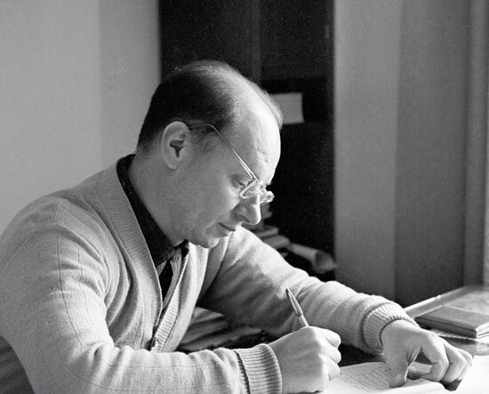 PLAYWRIGHT ROZOV