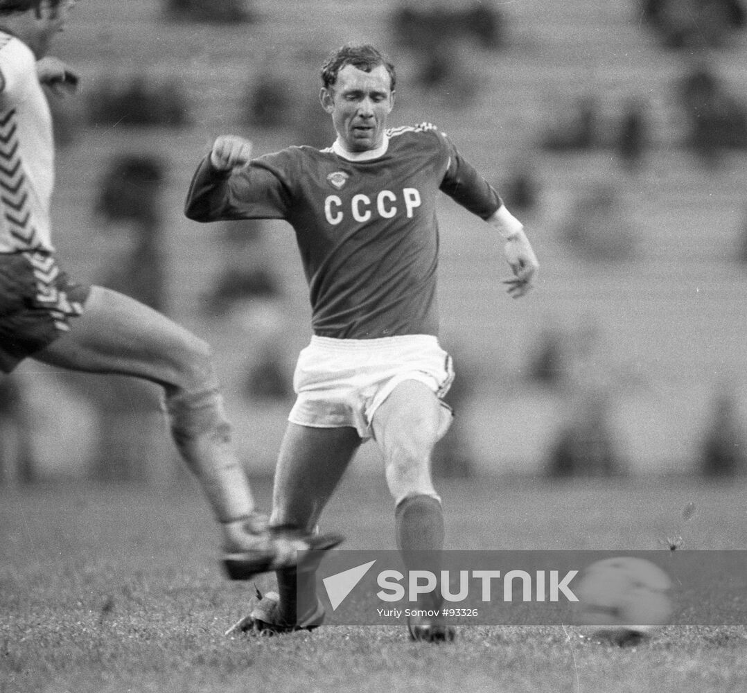 FOOTBALL USSR DENMARK ROMANTSEV