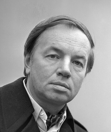 VOZNESENSKY POET 