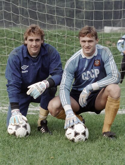 GOALKEEPERS YERYOMIN UVAROV