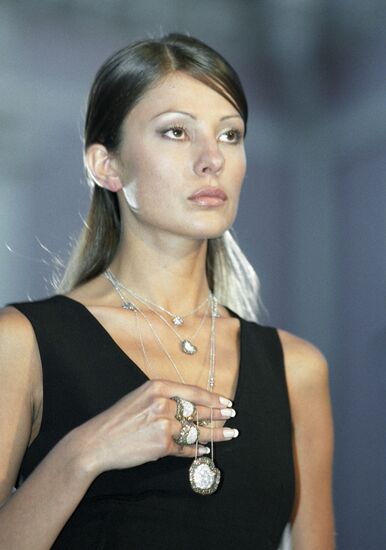 JEWELRY MODEL