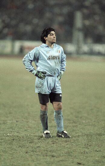 MARADONA FOOTBALL PLAYER 