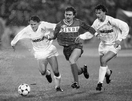 SOCCER PLAYER CHERENKOV MATCH