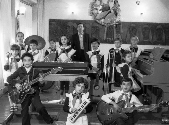 CHILDREN'S COMPANY