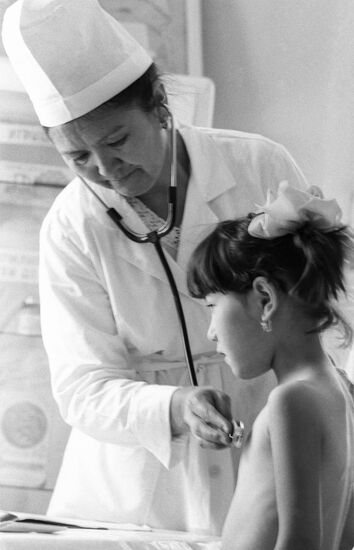 pediatrician patient examination