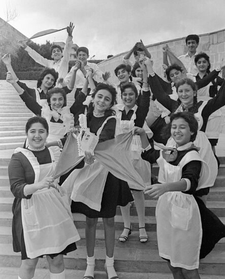 SUMGAIT SCHOOL STUDENTS INTERNATIONAL FRIENDSHIP CLUB