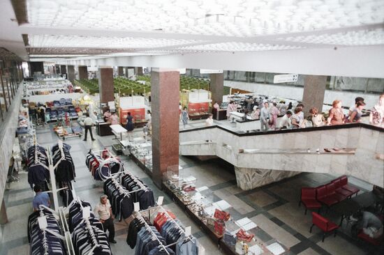 MOLODEZHNY DEPARTMENT STORE