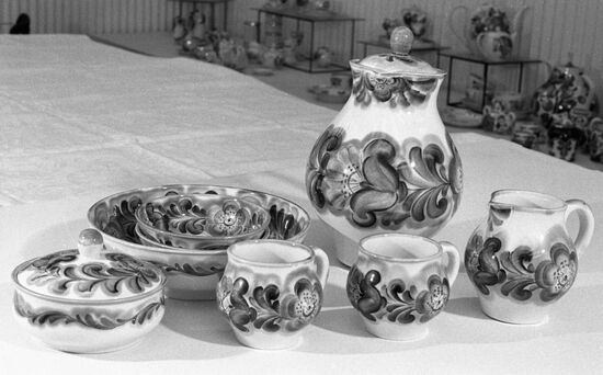 SUMMER MORNING SET KALININ EARTHENWARE FACTORY APOSTOLOV  