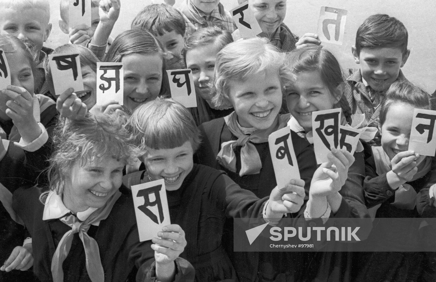 SCHOOL PUPILS BOARDING  SCHOOL HINDI 
