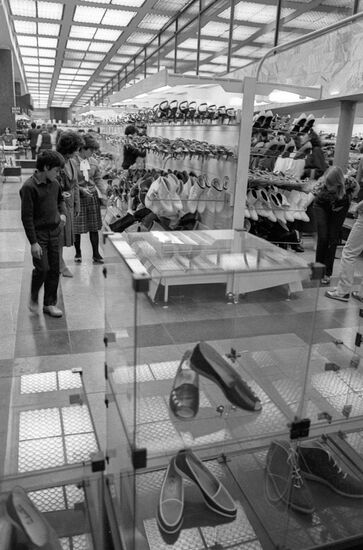 YEREVAN SHOE STORE UNDERGROUND PASSAGE