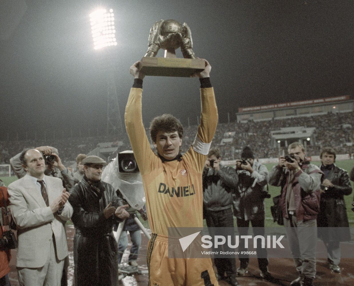 DASAYEV SOCCER PLAYER BEST GOALKEEPER 1988 PRIZE 