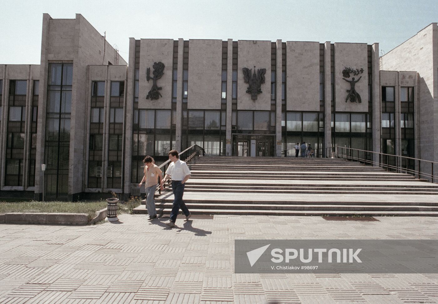 BUILDING INSTITUTE